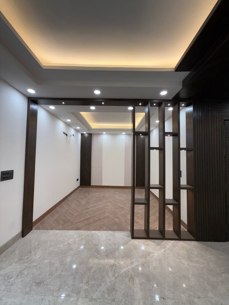 Room, sector 16 4 Bedroom 350 Sq.Yd. Builder Floor In Sector 16 Faridabad 8724372