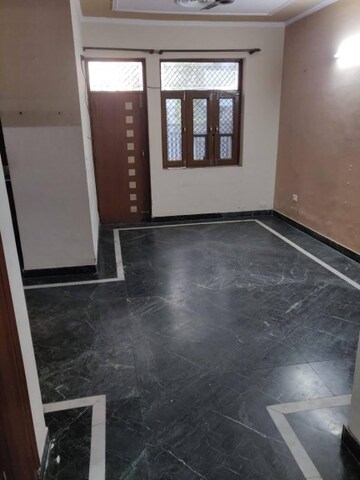 1 RK Builder Floor For Rent in Sector 11
