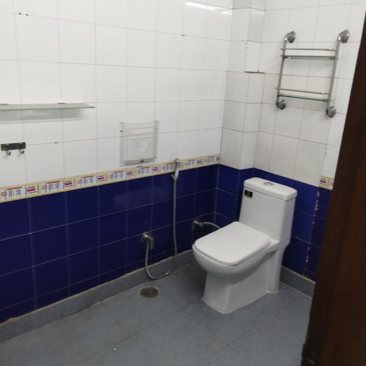 Bathroom, lajpat nagar iii 3 Bedroom 1600 Sq.Ft. Builder Floor In Lajpat Nagar Iii Delhi 8724374