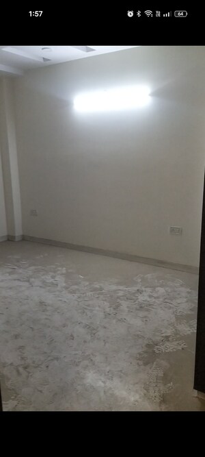 Room in 3 BHK Builder Floor at New Rajdhani Enclave – for Sale