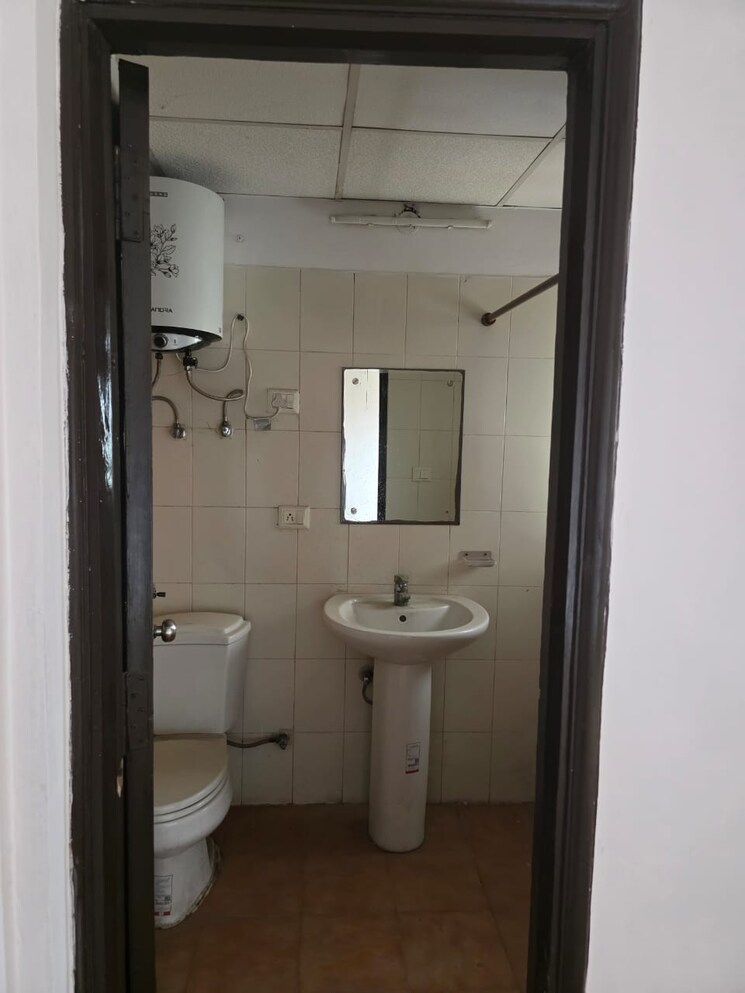 Bathroom, antriksh-nature 4 Bedroom 2670 Sq.Ft. Apartment In Sector 52 Noida 8724425