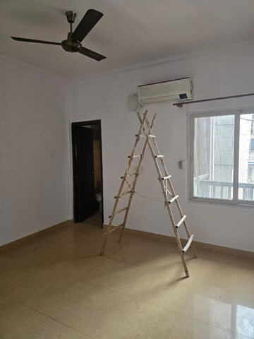 Room in 4 BHK Apartment at Antriksh Nature, Sector 52 – for Rent