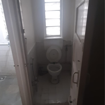 Bathroom in 3 BHK Apartment at Sona Villa Plot 712, Kohinoor Mill – for Rent