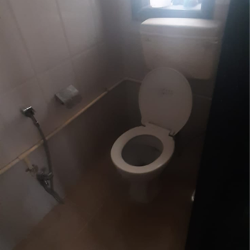 Bathroom in 3 BHK Apartment at Sona Villa Plot 712, Kohinoor Mill – for Rent