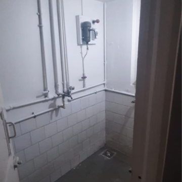 Bathroom in 3 BHK Apartment at Sona Villa Plot 712, Kohinoor Mill – for Rent