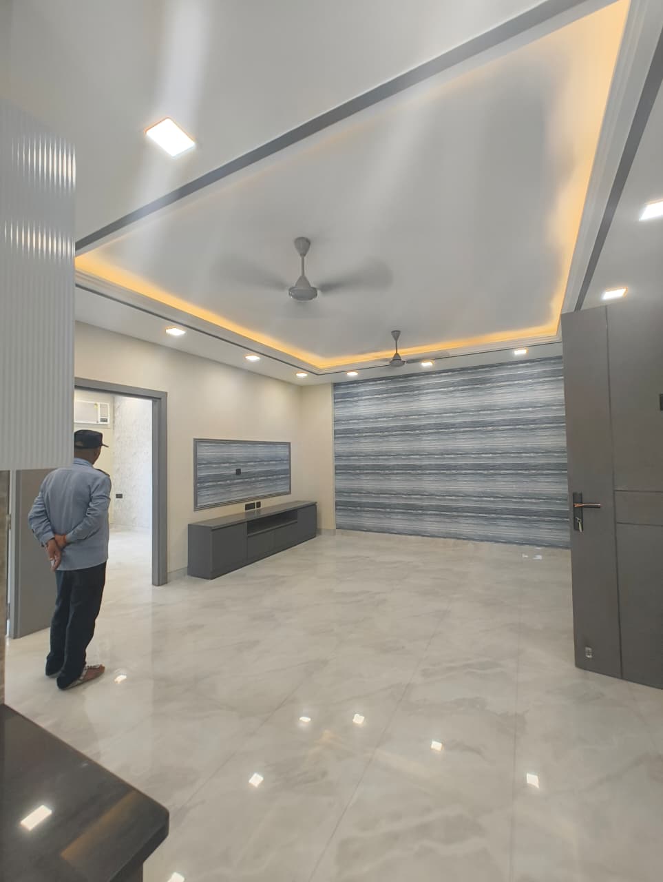 2.5 BHK + Extra Room Builder Floor For Rent in RWA Apartments Sector 26