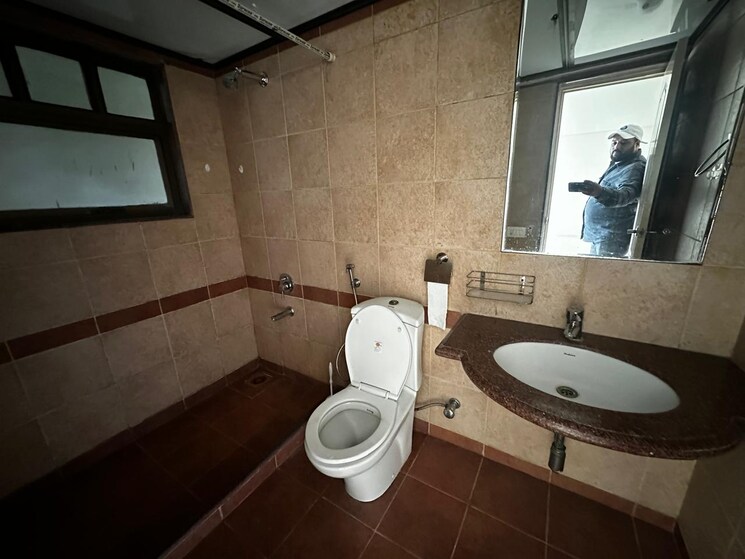 Bathroom, riswadkar-prestige-panorama 3 Bedroom 1300 Sq.Ft. Apartment In Mundhwa Pune 8724610