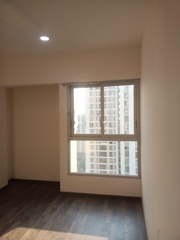 Room in 2 BHK Apartment at Piramal Vaikunth, Balkum Pada – for Rent