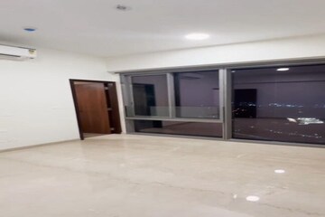 Room in 4 BHK Apartment at K Raheja Artesia, Worli – for Rent