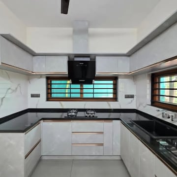 Kitchen in 3 BHK Builder Floor at Sector 33 – for Sale