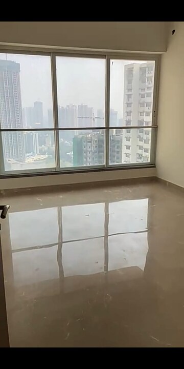 Room in 4 BHK Apartment at Sheth Montana, Mulund West – for Sale