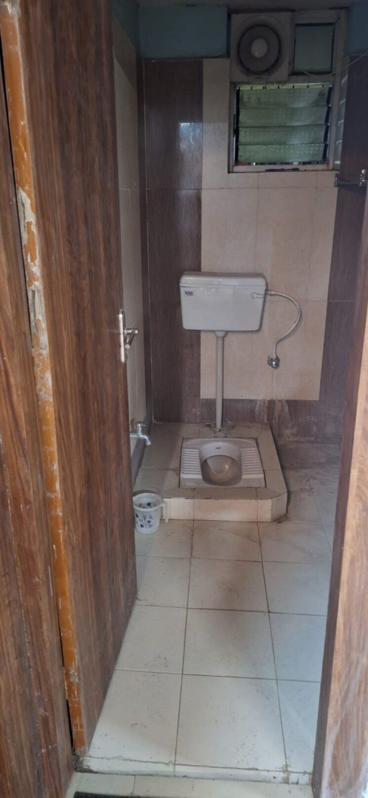 Bathroom, boring road 3 Bedroom 1600 Sq.Ft. Apartment In Boring Road Patna 8724812