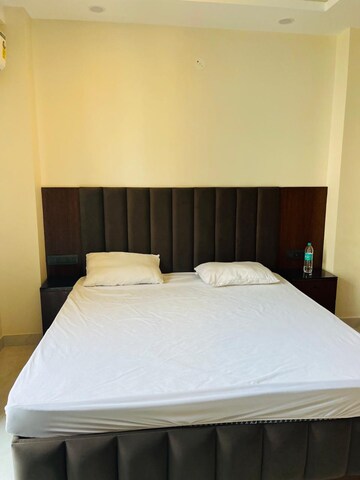 Bedroom in 2 BHK Builder Floor at Gupta Awas, Sector 43 – for Rent