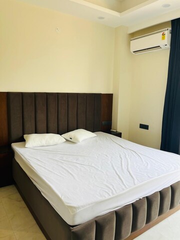 Bedroom in 2 BHK Builder Floor at Gupta Awas, Sector 43 – for Rent