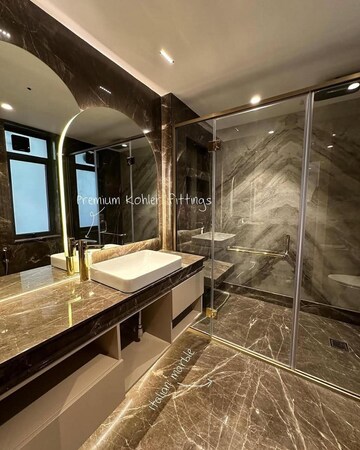 Bathroom in 1.5 BHK Builder Floor at Sector 21 – for Rent