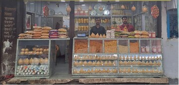  Shop For Rent in Lalbaug