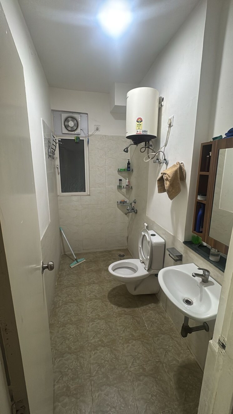 Bathroom, jaypee-greens-knight-court 4 Bedroom 2700 Sq.Ft. Apartment In Sector 128 Noida 8724989