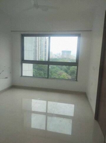 Room in 3 BHK Apartment at Kalpataru Immensa, Kolshet Road – for Rent