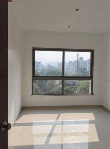 Room in 3 BHK Apartment at Kalpataru Immensa, Kolshet Road – for Rent