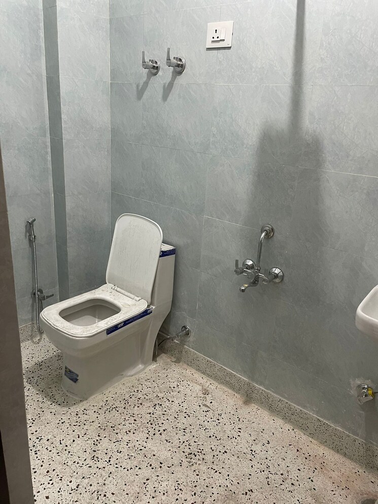 Bathroom, neb sarai 1 Bedroom 450 Sq.Ft. Builder Floor In Neb Sarai Delhi 8725002