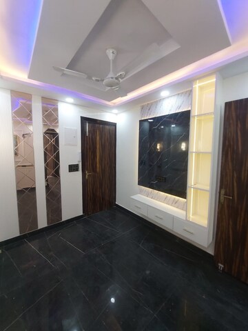 Room in 2 BHK Apartment at Sector 18 Dwarka – for Rent