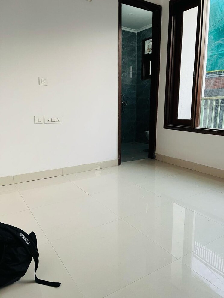 Room, freedom fighters enclave 2 Bedroom 950 Sq.Ft. Builder Floor In Freedom Fighters Enclave Delhi 8725076