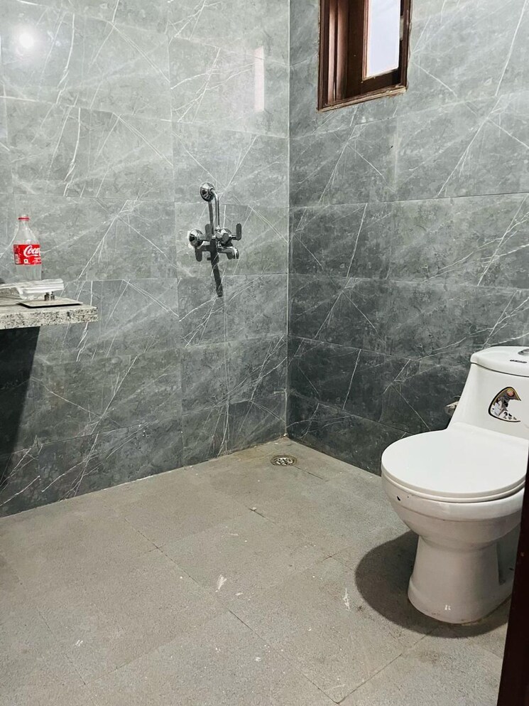 Bathroom, freedom fighters enclave 2 Bedroom 950 Sq.Ft. Builder Floor In Freedom Fighters Enclave Delhi 8725076
