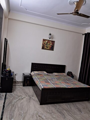 Master Bedroom in 2 BHK Builder Floor at Sector 10 Greater Noida – for Rent
