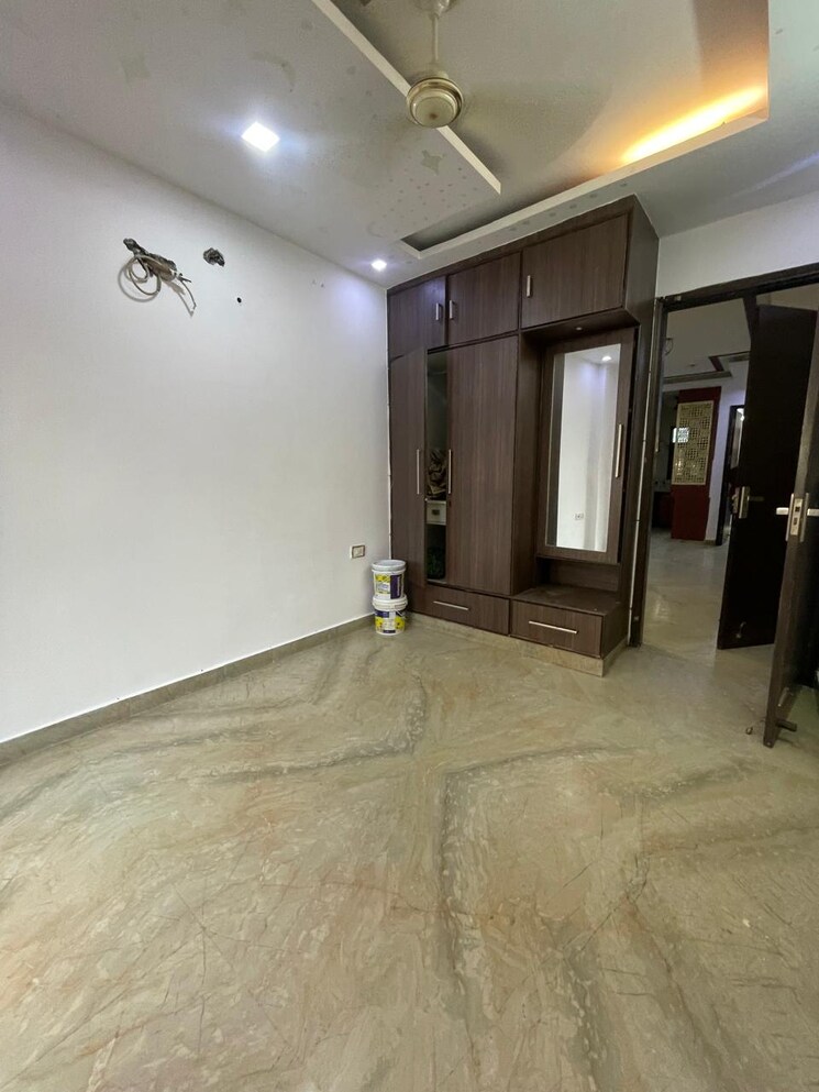 Room, burari 3 Bedroom 95 Sq.Yd. Builder Floor In Burari Delhi 8725419