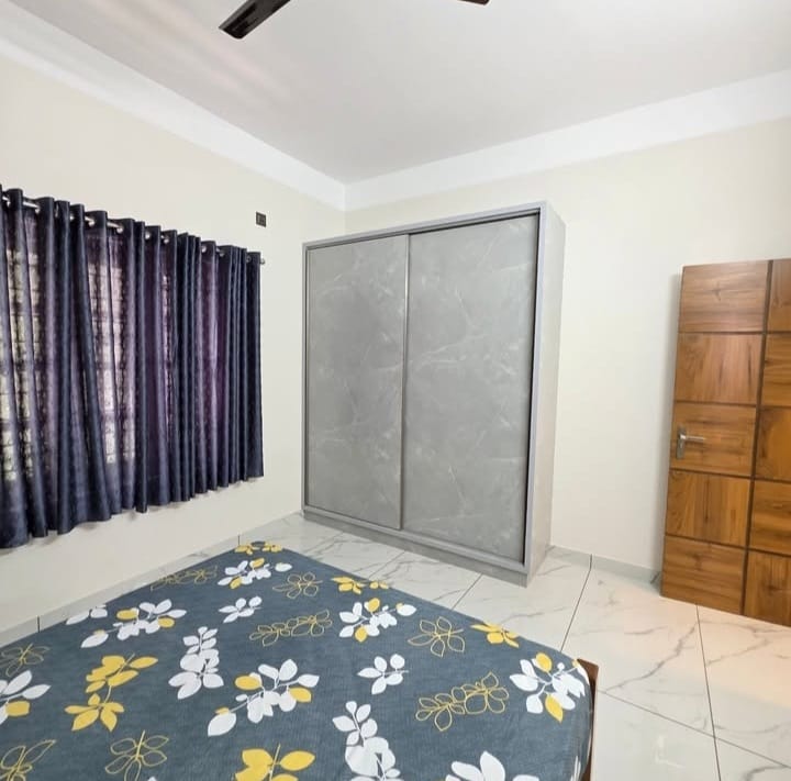 3.5 BHK + Servant Room,Extra Room Builder Floor For Rent in Building Floor 