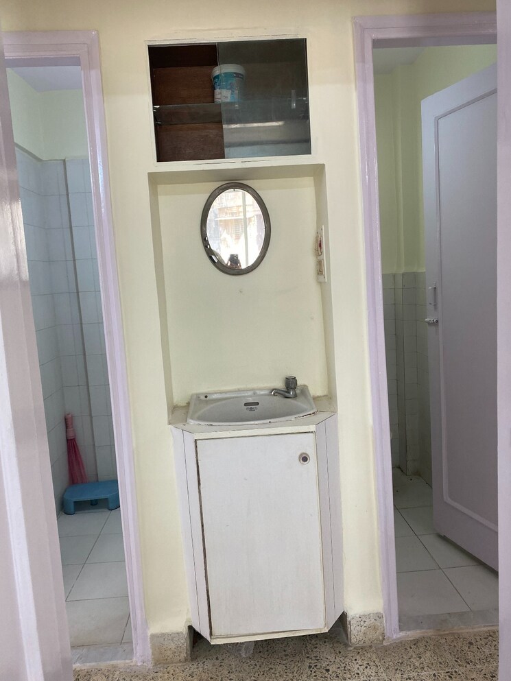 Bathroom, siddharth-nagar-chs 1 Bedroom 600 Sq.Ft. Apartment In Borivali East Mumbai 8725417