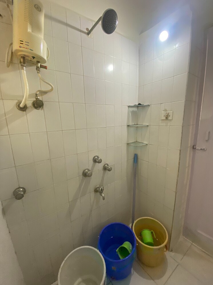 Bathroom, siddharth-nagar-chs 1 Bedroom 600 Sq.Ft. Apartment In Borivali East Mumbai 8725417