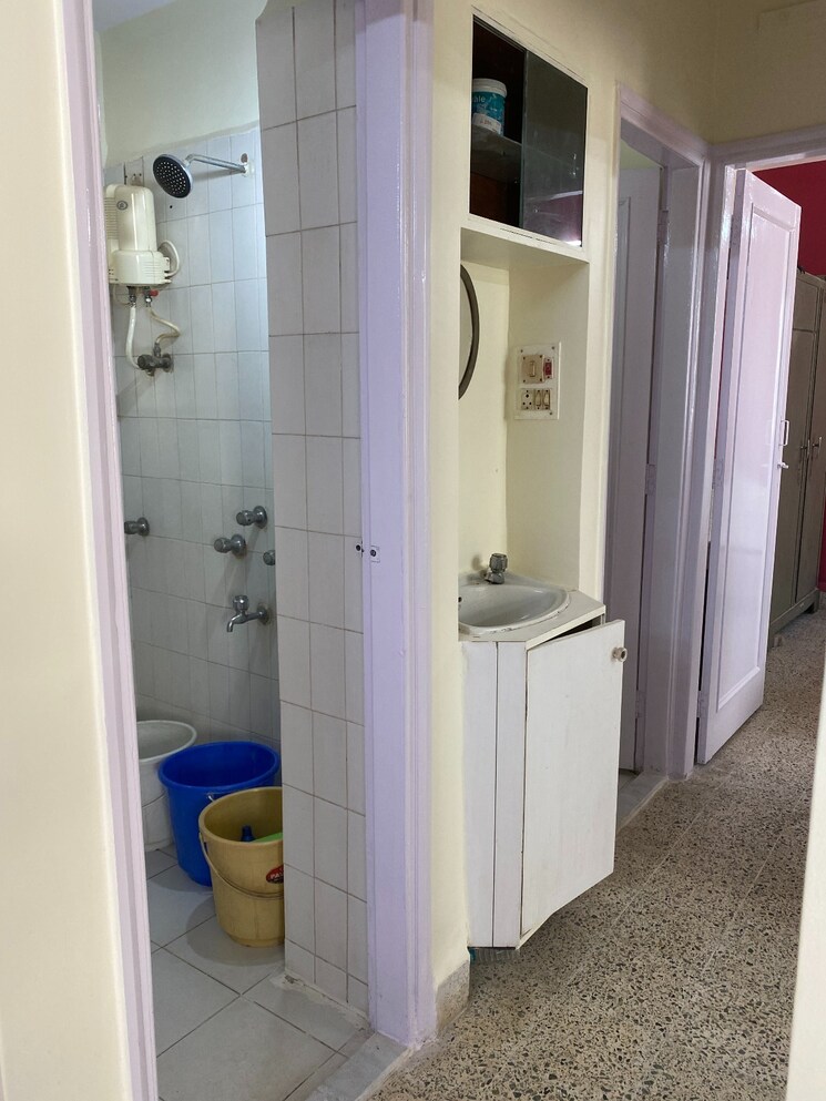 Bathroom, siddharth-nagar-chs 1 Bedroom 600 Sq.Ft. Apartment In Borivali East Mumbai 8725417