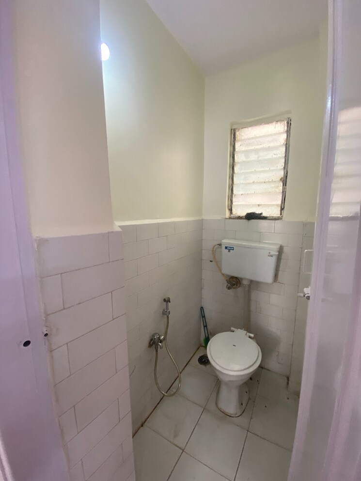 Bathroom, siddharth-nagar-chs 1 Bedroom 600 Sq.Ft. Apartment In Borivali East Mumbai 8725417