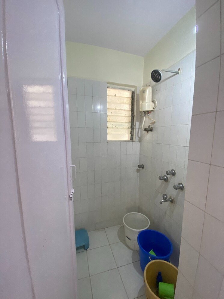 Bathroom, siddharth-nagar-chs 1 Bedroom 600 Sq.Ft. Apartment In Borivali East Mumbai 8725417
