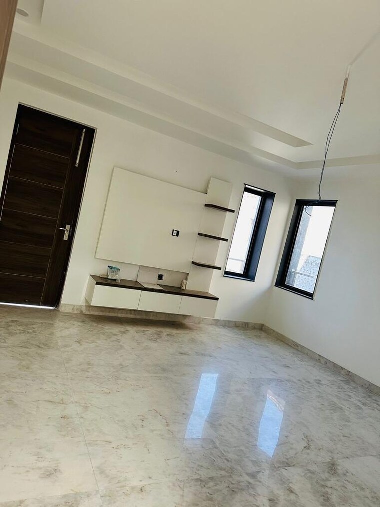 Room, burari 3 Bedroom 100 Sq.Yd. Builder Floor In Burari Delhi 8725463
