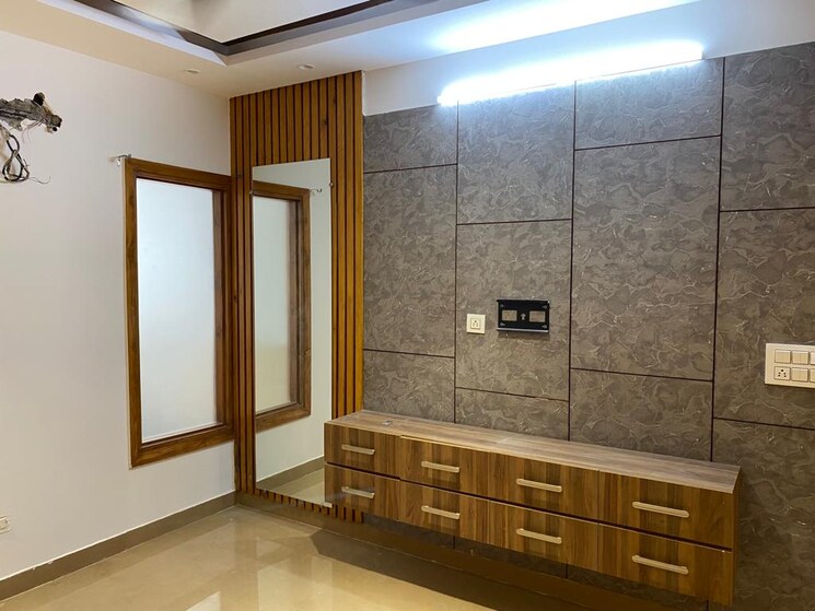 Room, burari 3 Bedroom 100 Sq.Yd. Builder Floor In Burari Delhi 8725463