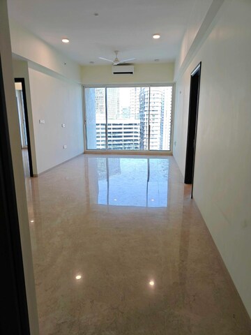 Room in 3 BHK Apartment at Raheja Imperia, Worli – for Rent