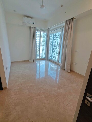 Room in 3 BHK Apartment at Raheja Imperia, Worli – for Rent