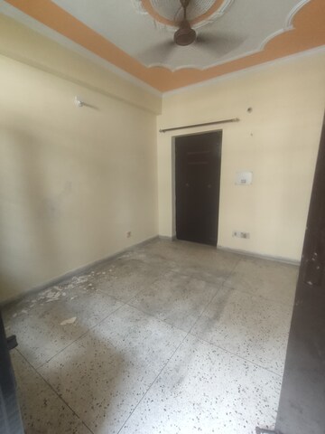 Room in 3 BHK Apartment at Sector 7 Dwarka – for Rent