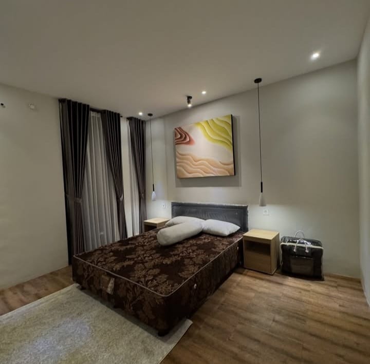 3 BHK + Servant Room,Extra Room Builder Floor For Sale in Building Floor 