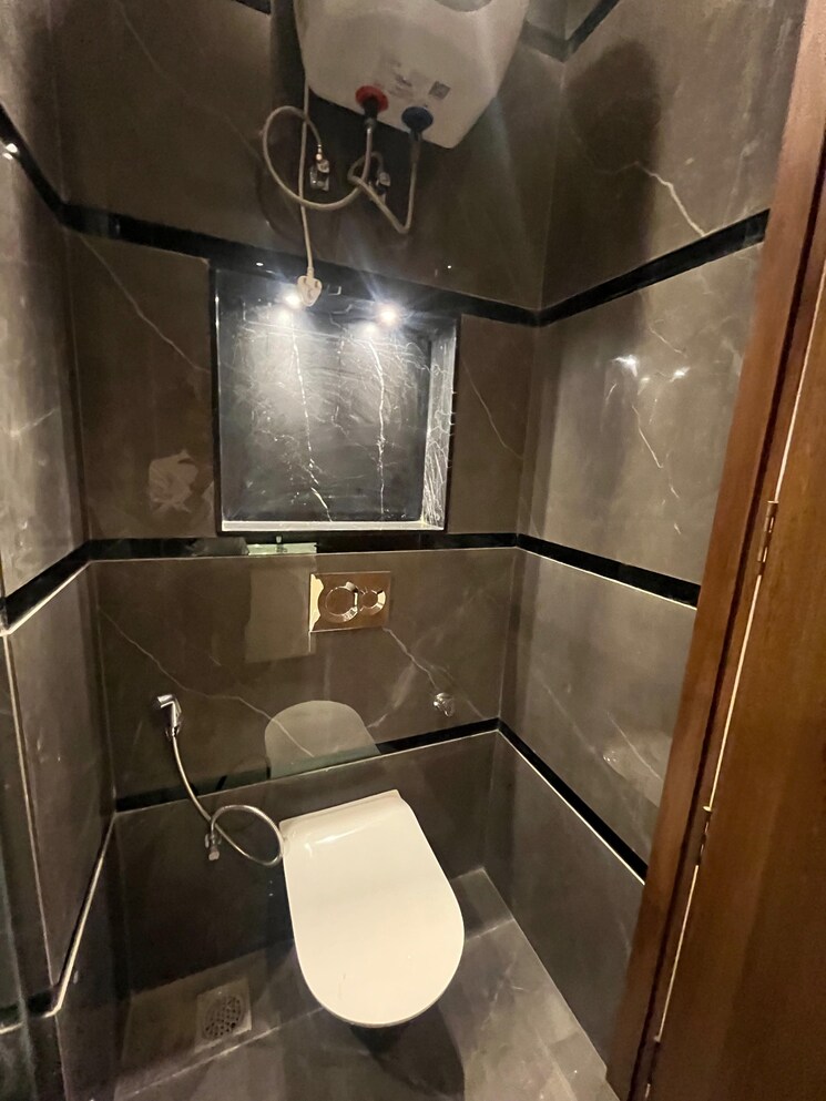 Bathroom, dlf phase i 4 Bedroom 300 Sq.Yd. Builder Floor In Dlf Phase I Gurgaon 8725609