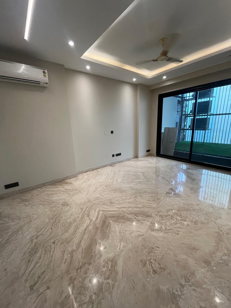 Bedroom, dlf phase i 4 Bedroom 300 Sq.Yd. Builder Floor In Dlf Phase I Gurgaon 8725609