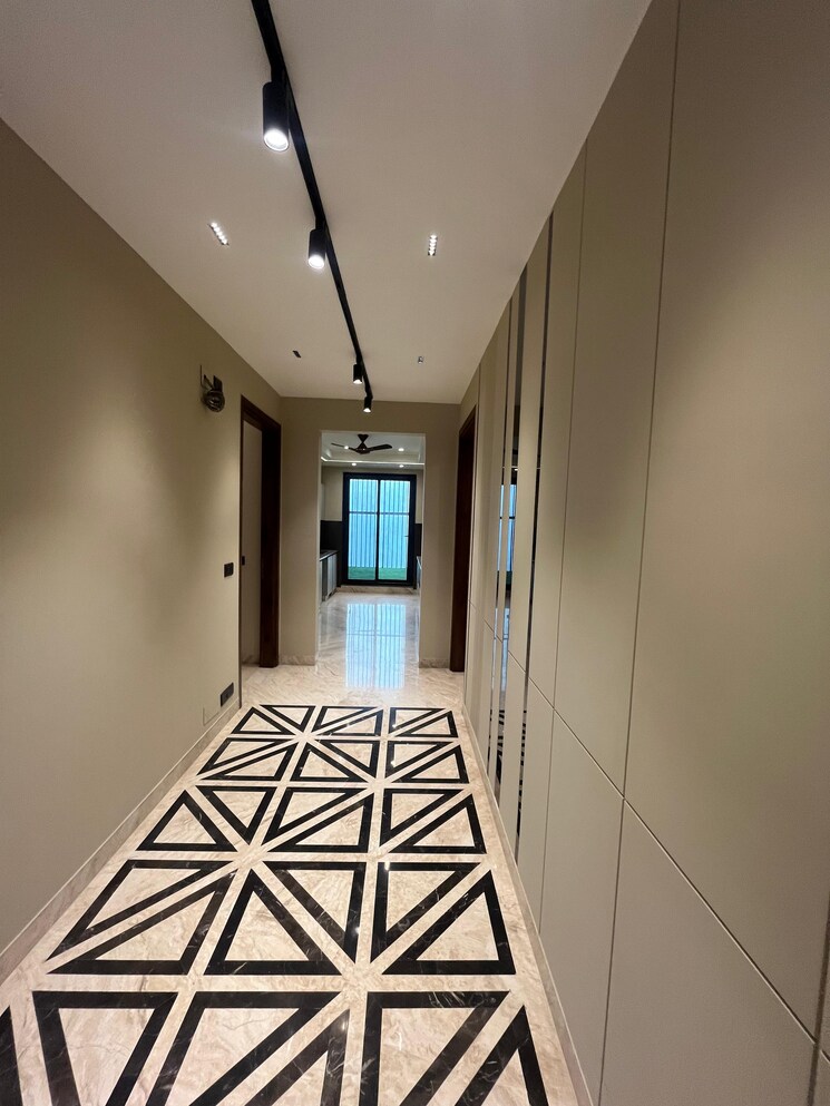 undefined, dlf phase i 4 Bedroom 300 Sq.Yd. Builder Floor In Dlf Phase I Gurgaon 8725609