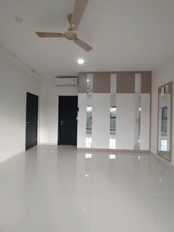 Room in 3.5 BHK Apartment at Sobha Forest Edge, Kanakapura – for Rent