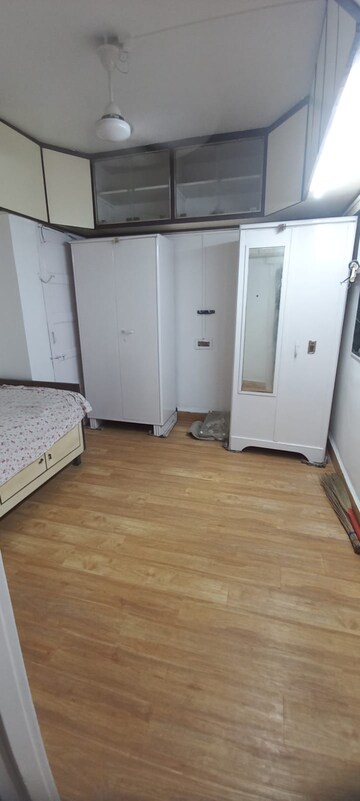 Room in 1 RK Apartment at Siddhi Vinayak Mandir Area – for Rent