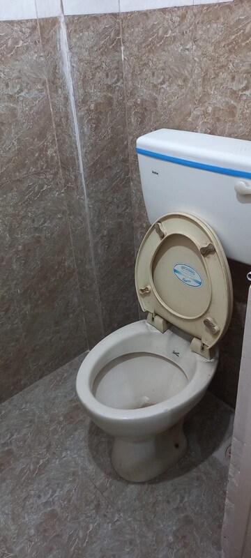 Bathroom in 1 RK Apartment at Siddhi Vinayak Mandir Area – for Rent