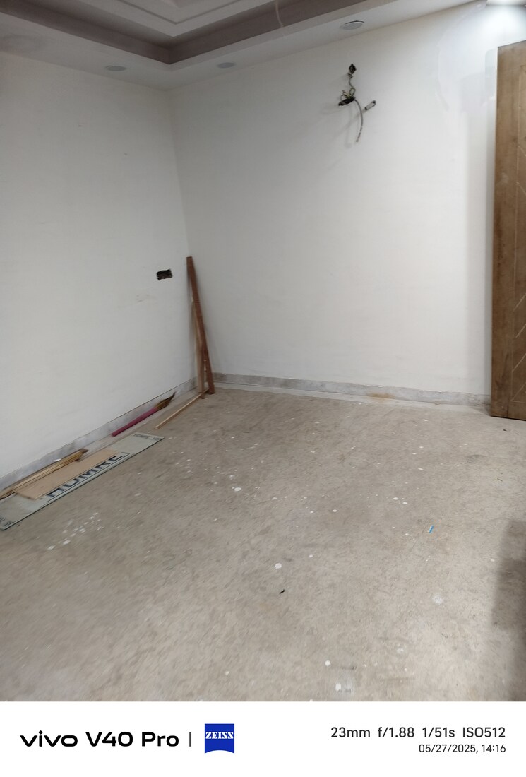 Room, laxmi nagar 3.5 Bedroom 100 Sq.Yd. Builder Floor In Laxmi Nagar Delhi 8725838