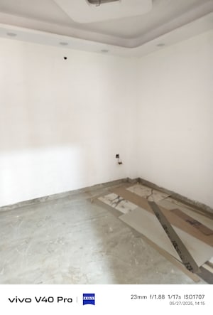 Room in 3.5 BHK Builder Floor at Laxmi Nagar – for Sale