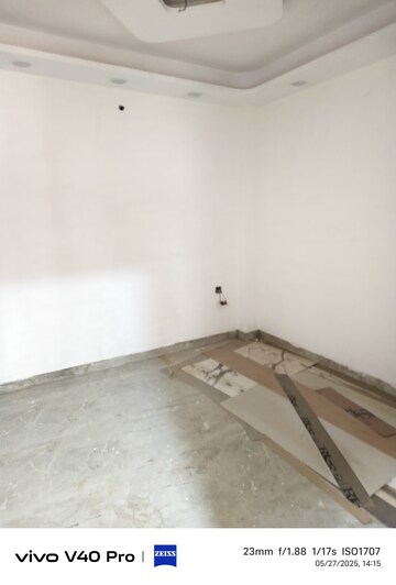 Room in 3.5 BHK Builder Floor at Laxmi Nagar – for Sale